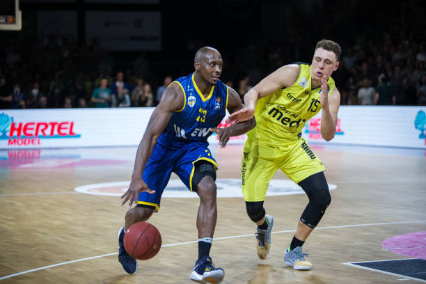 晶宫以1比 晶宫以1比