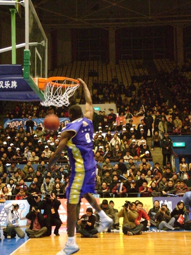 他在与赞助 他在与赞助